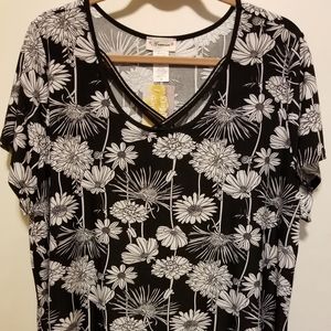 NWT short sleeve black & white floral top